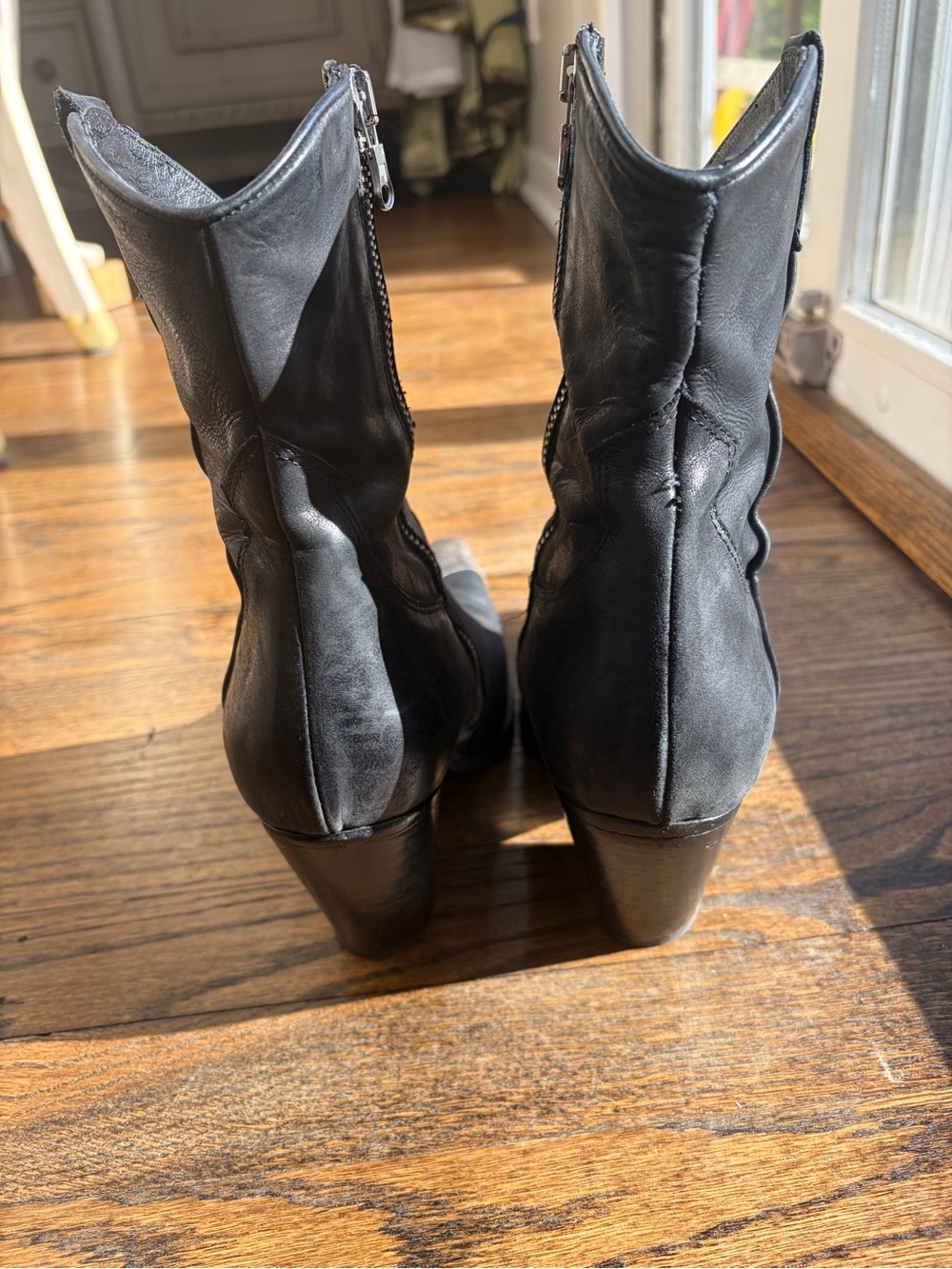 Vero Cuoio Black Leather Western Ankle Boots with Metal Toe Caps - Picture 3 of 6